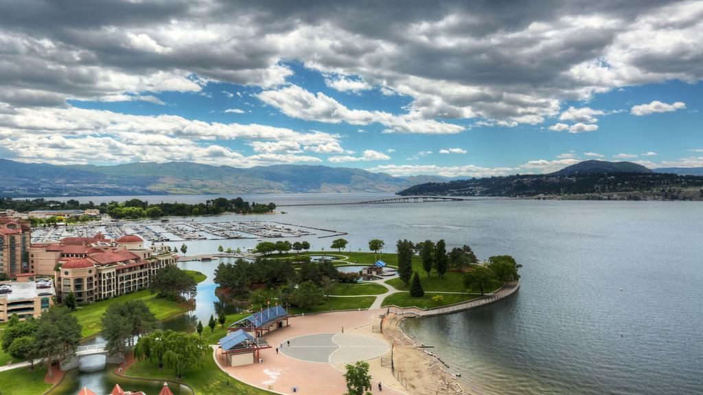 Sunset Waterfront Resort By Kelownacondorentals Exterior foto