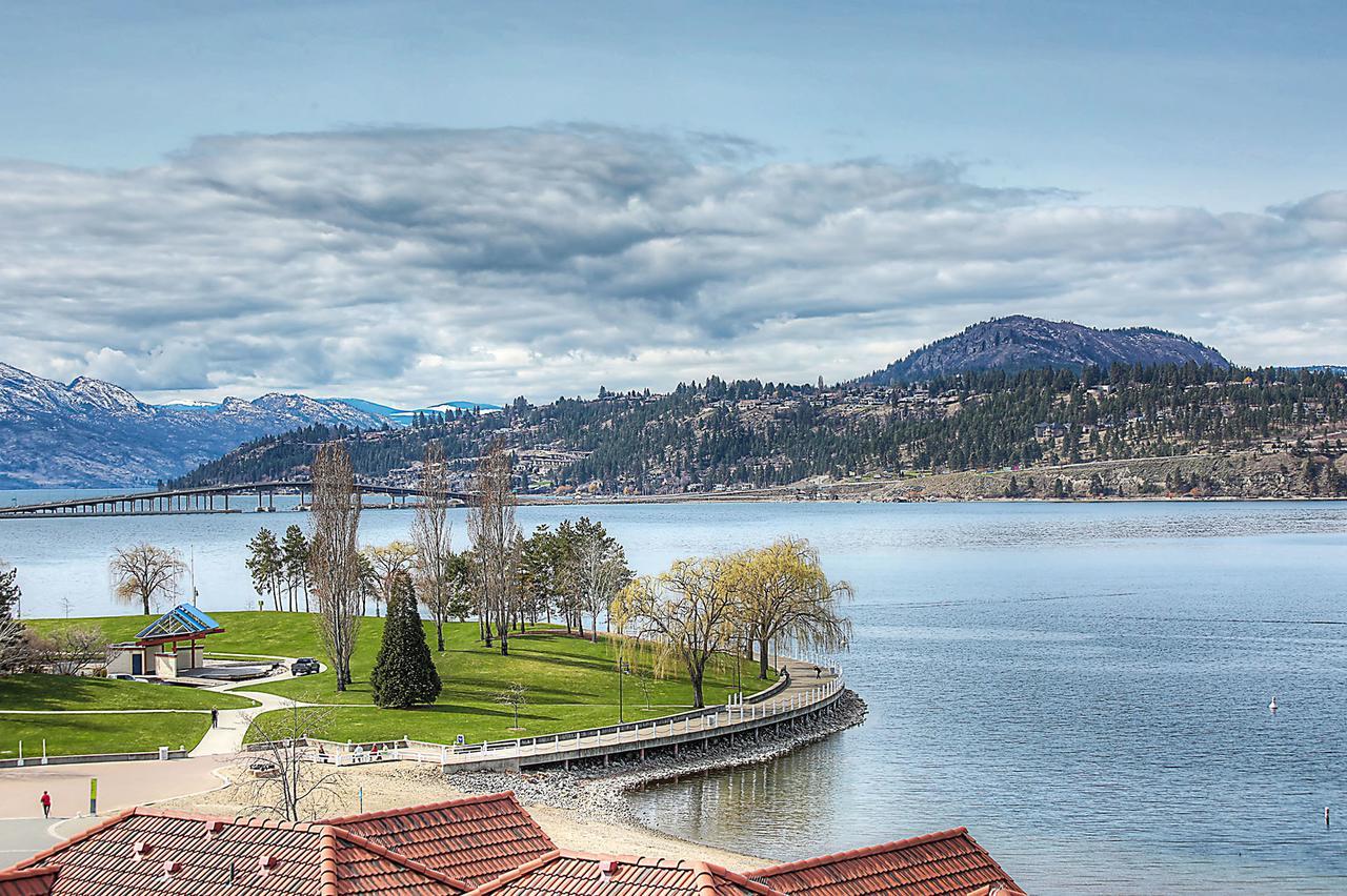 Sunset Waterfront Resort By Kelownacondorentals Exterior foto