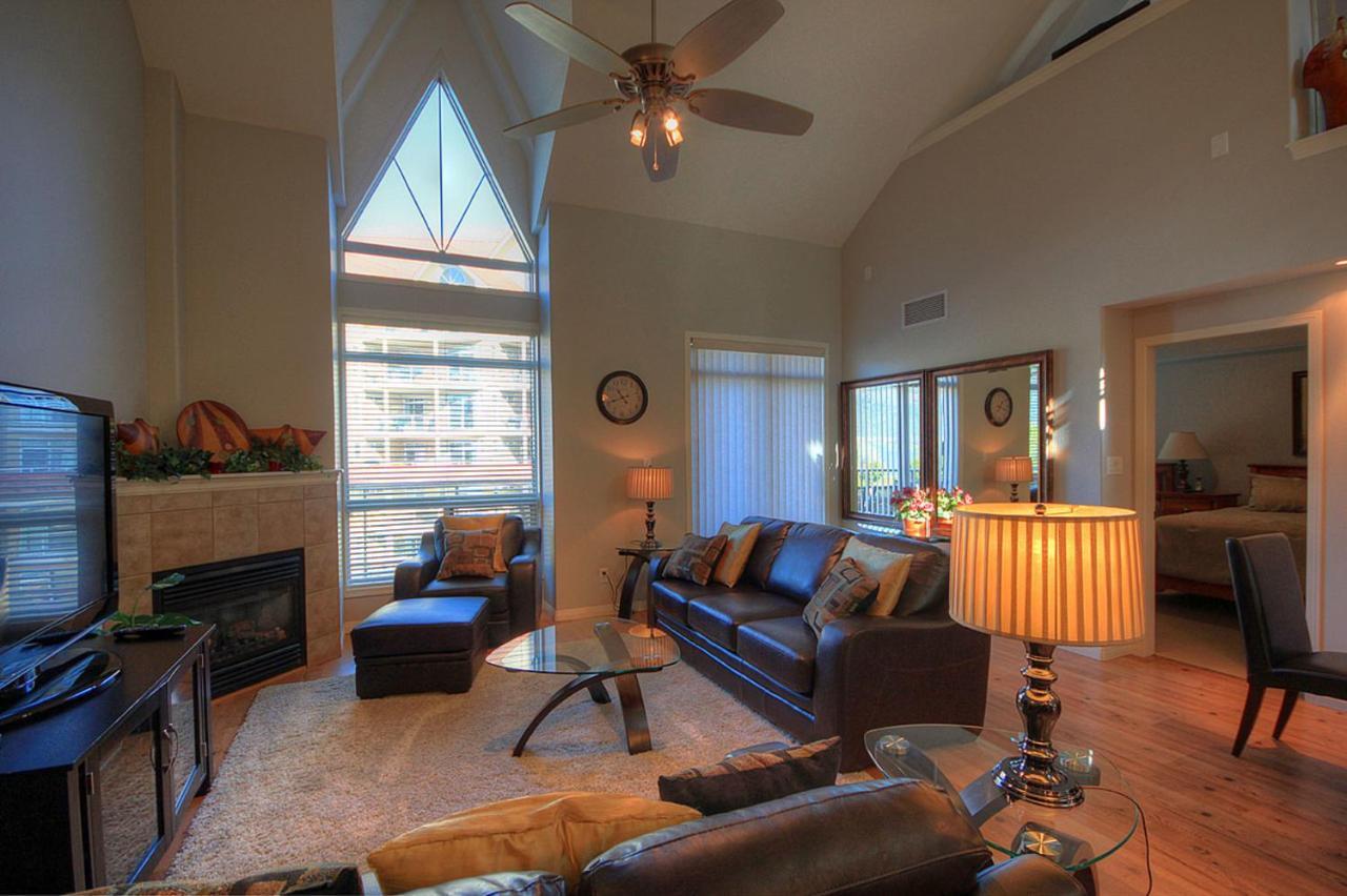 Sunset Waterfront Resort By Kelownacondorentals Exterior foto
